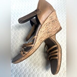 Teva Riviera Womens Size 10
Brown Leather Strappy
Wedge Ankle Strap Sandals
Shoe